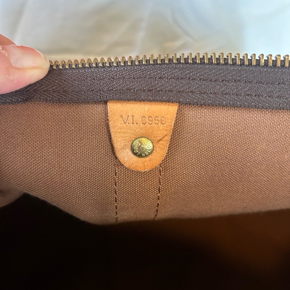 Louis Vuitton Monogram Canvas Keepall 50 Duffel Bag w/Shoulder Strap & Lock/Key - Picture 15 of 17